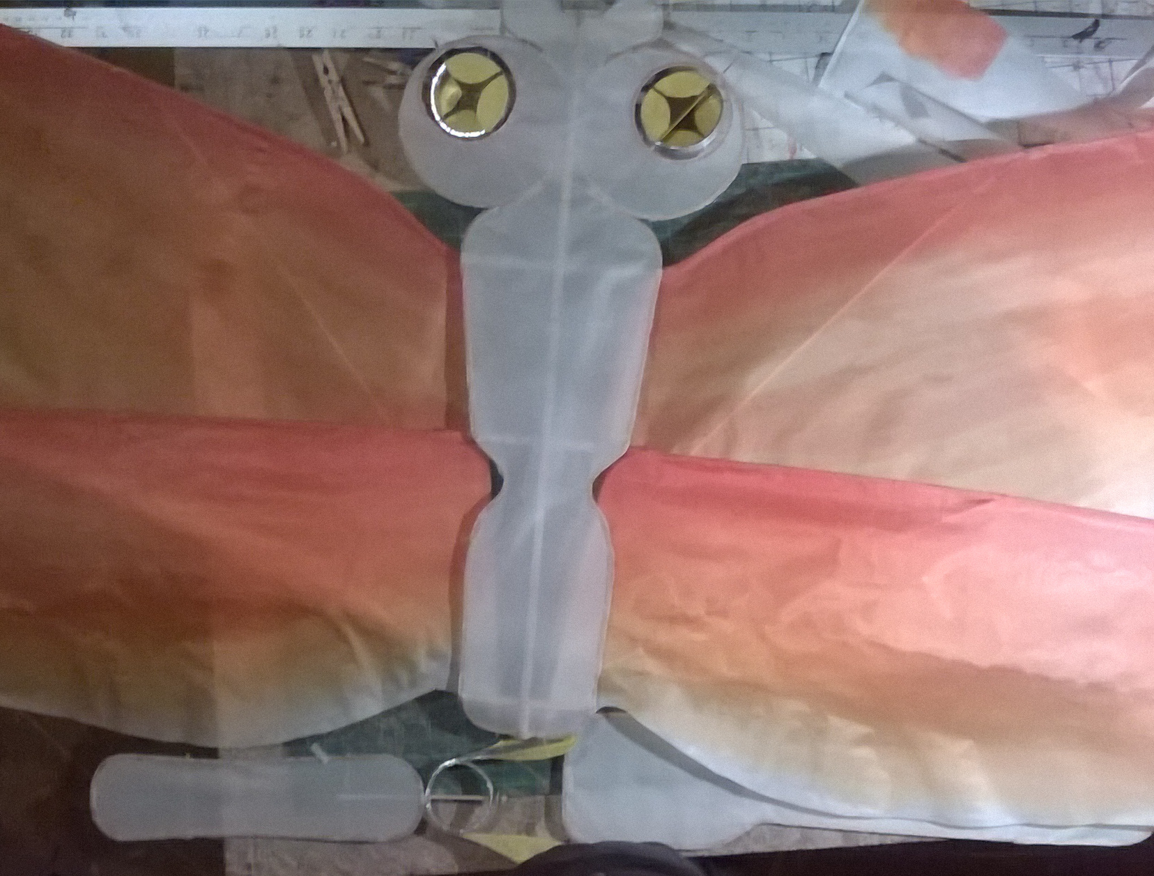 https://www.manubambou.fr/user_data/images/alpho-des_ailes_en_soie/fabrication_011.jpg
